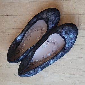 Silvery Taos ballet flats
